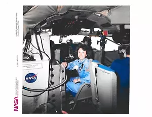STS 51-L PHOTOCOPY OF ORIGINAL NASA PRESS PHOTO - Christa McAuliffe TRAINING - Picture 1 of 2