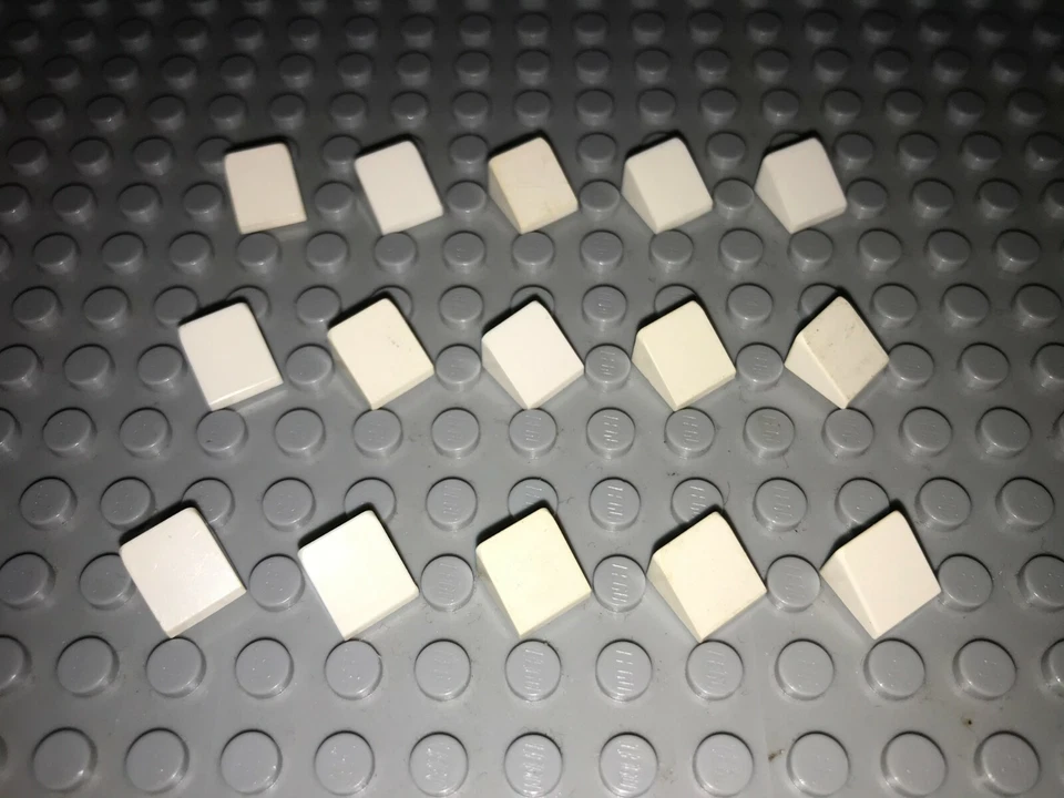 LEGO Schrägstein 15 Stück 54200 weiß 1x1 System City Ninjago Star Wars Raumfahrt - Bild 1 von 1