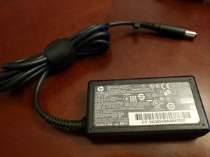 Genuine HP AC Adapter 696607-003 696694-001 19.5V 2.31A 45W - Picture 1 of 2