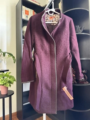 Casaco cor vinho mistura lã amarração couro sintético Nine West - Imagem 1 de 3