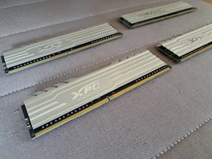 XPG GAMMIX D10 32GB (4x8GB) DDR4 3000MHZ Pamięć biurkowa AD4U300038G16-DS10 - Zdjęcie 1 z 5