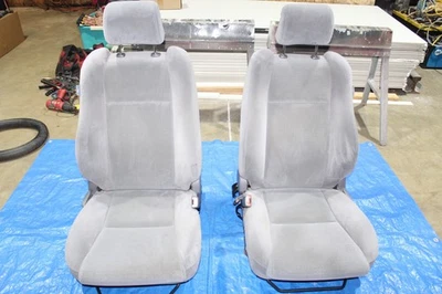 04-08 Par de asientos cubo delanteros Toyota Solara con asas reclinables tela gris limpio Foto 1 de 4