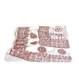 Meditation Yoga Prayer Shawl - Mantra Om - Picture 1 of 5