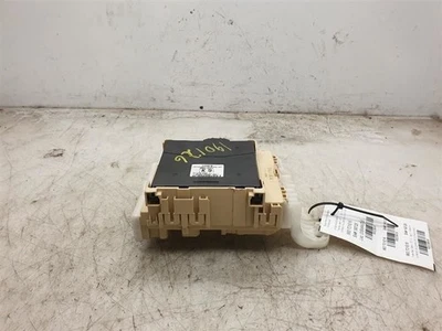 Toyota Corolla S-Premium 2016 1,8 L tracción delantera en cabina interior caja de fusibles  Foto 1 de 4