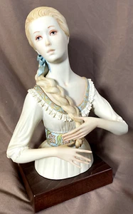 King Arthur's GUINEVERE by CYBIS Fine Porcelain ~ Limited Edition Sculpture - Bild 1 von 12