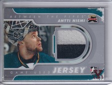 2011-12 Between The Pipes Jerseys Silver #M03 Antti Niemi - VAULT STAMP 1/1