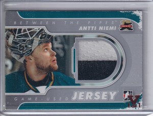 2011-12 Between The Pipes Jerseys Silver #M03 Antti Niemi - VAULT STAMP 1/1