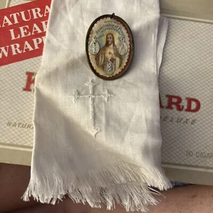 Antique 1932 Scapular Medallion Bleeding Heart of Jesus/Embroidered handkerchief - Picture 1 of 4