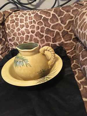 Juego de mesa y jarra de bebidas Tommy Bahama hoja verde amarilla Foto 1 de 4