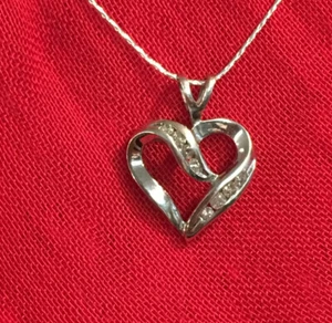 10k Diamond Heart Pendant 0.15 CT. WHITE GOLD WHITE DIAMONDS - Picture 1 of 4