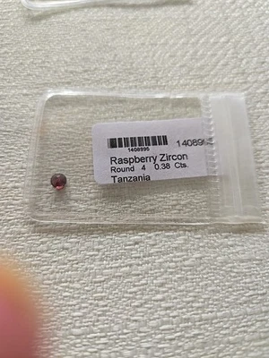 Raspberry Zircon,round 4mm,0.38ct - Image 1 of 4