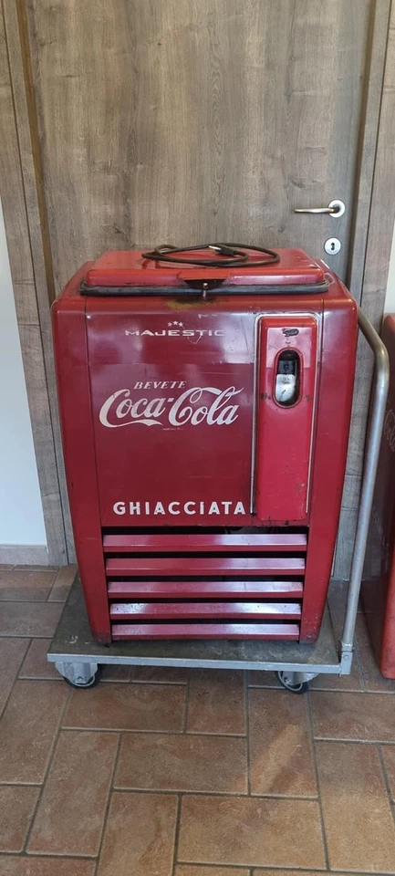 GHIACCIAIA POZZETTO COCA COLA COCACOLA FRIGO FRIGORIFERO MAJESTIC ANNI 60 FUNZIO - Immagine 1 di 4
