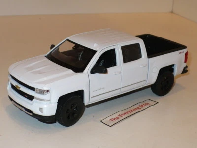 Camioneta pickup Welly 2017 Chevy Silverado Z71 4 puertas 1:27 blanca envío gratuito Foto 1 de 4