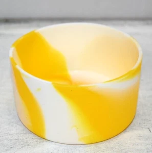Bota de Silicona para Botellas de 12oz a 24oz Diseño Mármol Blanco y Amarillo Libre de BPA NUEVA - Imagen 1 de 7