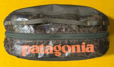 Patagonia Black Hole Medium Cube In Lichen Basin Green STY49366FA22 - Image 1 of 4