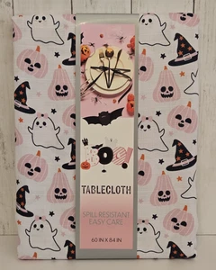 60"x 84” BOO! Mantel Halloween Rosa Calabazas Negro Bruja Sombrero Blanco Fantasma NUEVO - Imagen 1 de 6