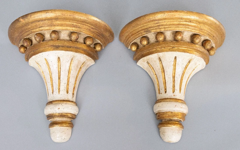 Par de soportes de pared italianos de madera dorada envejecida de los años 50 ménsulas estantes Foto 1 de 4