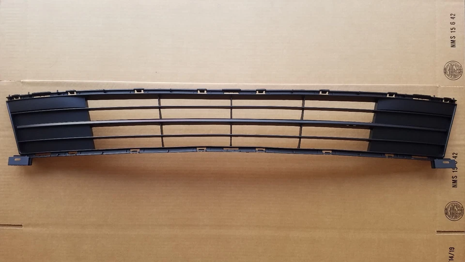 Parachoques delantero MAZDA6 2009-2013 inserción de rejilla inferior negro nuevo GS3N501T1A Foto 1 de 1