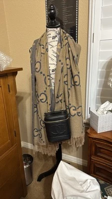 Bolso tocador Chanel de cuero caviar Foto 1 de 4