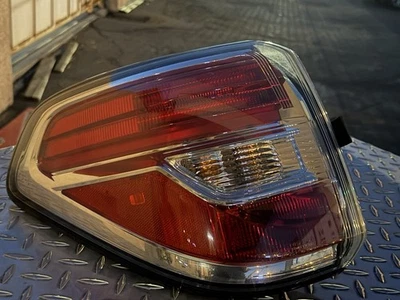 26555-5ZW0A genuino Nissan conjunto de faro trasero izquierdo 2017-2019 Nissan Armada Foto 1 de 3