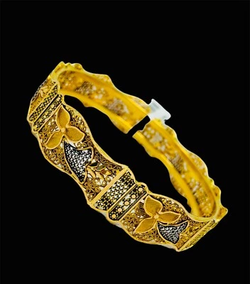 Brazalete de oro amarillo de 22 quilates hecho a mano de Oriente Medio Foto 1 de 4