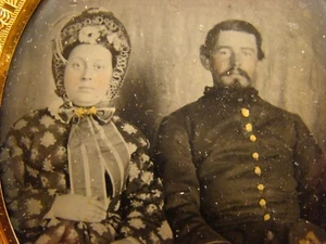 6TH PLATE CASED RUBY AMBROTYPE OF A UNION SOLDIER AND HIS WIFE-CIVIL WAR - Bild 1 von 4