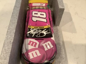 KYLE BUSCH AUTOGRAPHED 2015 TOYOTA CAMRY M&M'S PINK DIECAST & CARD - Picture 1 of 17