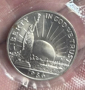 1986 United States Mint Liberty Half Dollar Coin Uncirculated /OGP🪙 - Picture 1 of 5