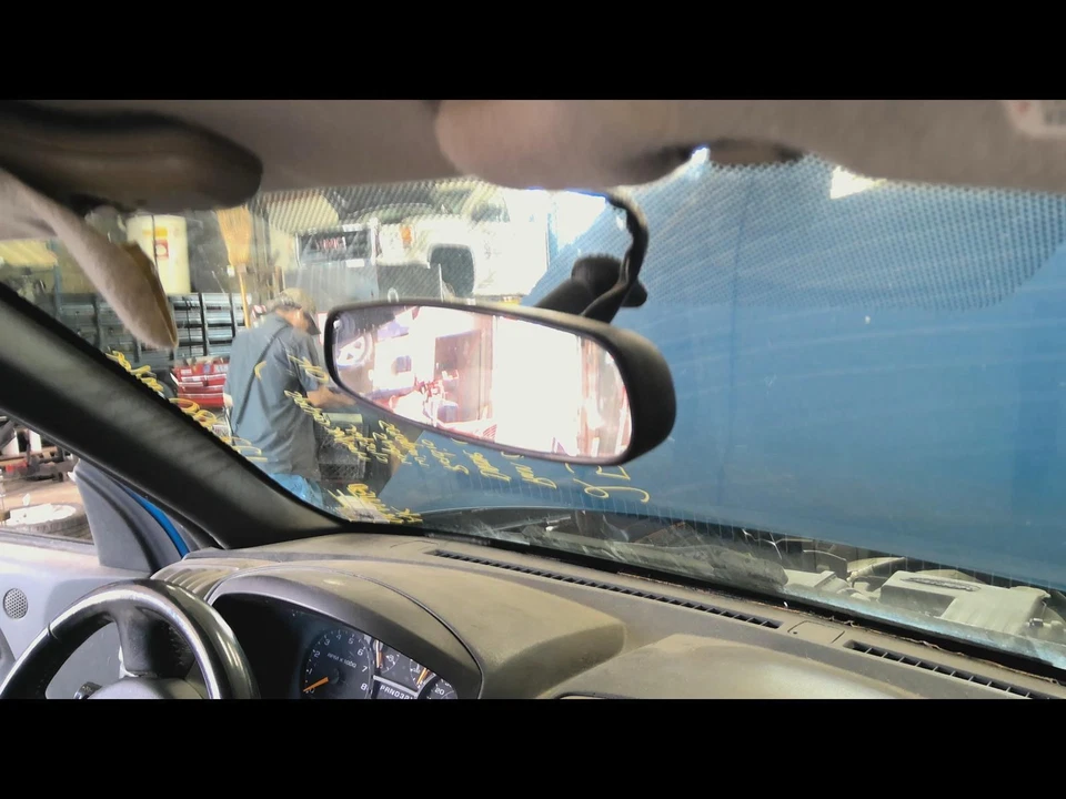 Espejo retrovisor interior delantero central usado se adapta a: Chevrolet Colorado 2005 con Sunr Foto 1 de 4