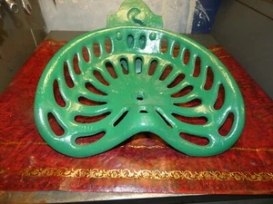 VINTAGE PUZENAT LION SUPERIEUR CAST IRON TRACTOR IMPLEMENT SEAT WITH BADGE - Picture 1 of 7