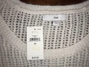 GAP WOMENS XS CREAM SWEATER PULLOVER LOOSE WEAVE SOFT FUZZY ACRYLIC NYLON NWT - Picture 1 of 10