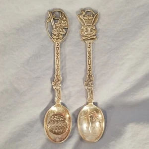 Lot of 2 Vtg Embossed Easter Souvenir Collector Spoons 1987-1988 HOLLAND - Picture 1 of 7