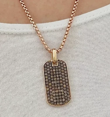 Colgante con etiqueta de perro de diamantes marrones simulados de corte redondo de 2 quilates enchapado en oro rosa de 14 quilates Foto 1 de 4