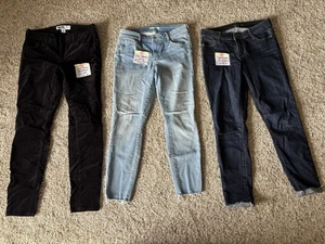 Set bestehend aus 3 Old Navy Rockstar Damenjeans 6 schwarz Samt helle Waschung dunkler roher Rand - Bild 1 von 8
