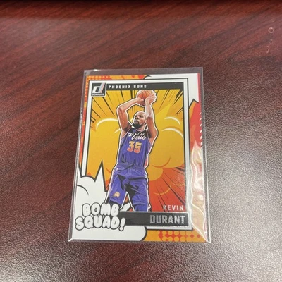 2024-25 Panini Donruss - Bomb Squad Kevin Durant #18 ¡TARJETA DE ERROR LUKA DONCIC! Foto 1 de 4