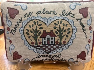 NO HAY LUGAR COMO EL HOGAR EXCEPTO LA ALMOHADA TAPIZ DE LA ABUELA 9" POR 12" - Imagen 1 de 5
