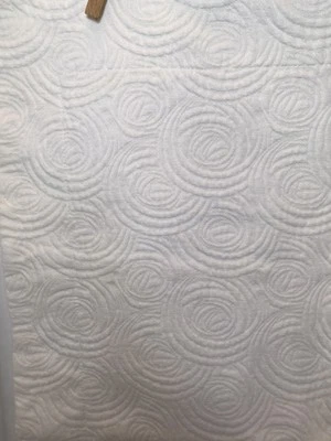 2 хлопчатобумажные наволочки матлассе Peacock Alley завитки круги белые - Изображение 1 из 4