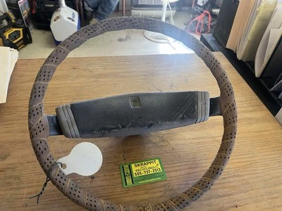 B134. 1975 - 1977 Datsun B210 方向盘 — 第 1/3 张图片