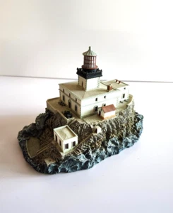 Tillamook Oregon #224 Harbour Lights Lighthouse 1998 Resin Figurine Sculpture - Picture 1 of 10