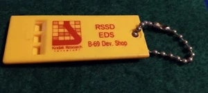 Vintage 1980er Kodak Research RSSD EDS Dev. Shop Schlüsselanhänger ~ Kodak Mitarbeiter ausgestellt - Bild 1 von 3