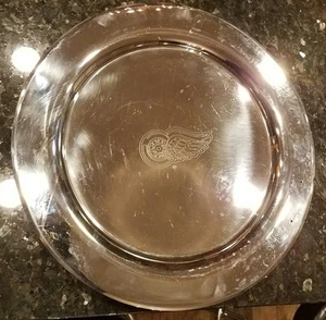 RED WINGS WHEELED WING LOGO ON ONEIDA 18/8 STAINLESS STEEL TRAY 15 1/2" DIA. - Picture 1 of 5