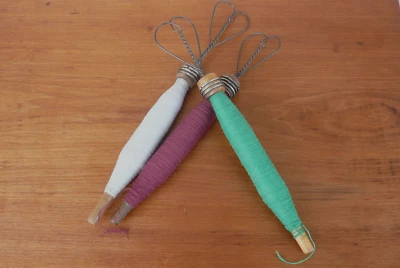 3 bobinas de carretes textiles de madera antiguos Foto 1 de 4