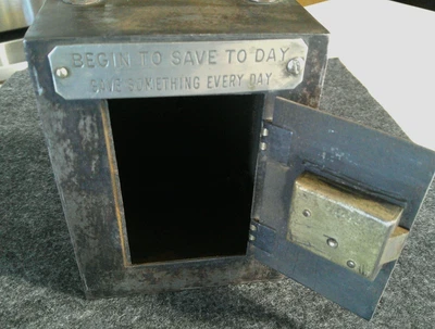 Banco de monedas con mango antiguo comienza a ahorrar hoy ahorra algunos todos los días con 1 llave nueva Foto 1 de 4