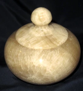Vintage Creamy Stone Alabaster Onyx Round Carved Lidded Trinket Box 12CmT - Picture 1 of 18
