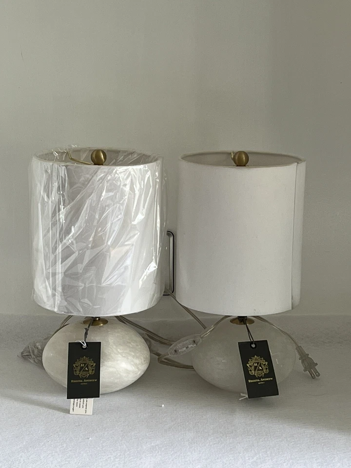 Lámparas de mesa Regina Andrew blancas de alabastro 2 Foto 1 de 2