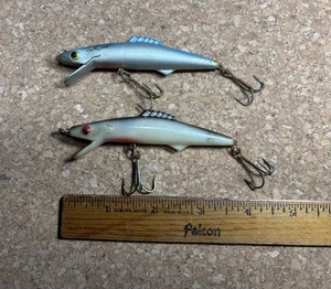2x Vintage Hackleback Bowfin Angeln Jerkbaits - Bild 1 von 2