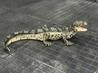 Figura de cocodrilo bebé Papo, animal de juguete multicolor Foto 1 de 3