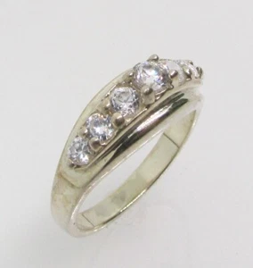 Anillo de plata de ley 925 con siete circonitas cúbicas redondas tamaño 6,75 - 3,6 g - Imagen 1 de 4