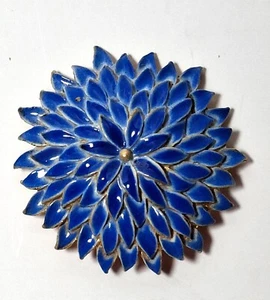 Spilla vintage smaltata blu fiore di dalia - Foto 1 di 2