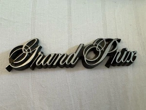 Plymouth Grand Prix Original Plastic OEM Emblem/Badge 284A - Bild 1 von 3